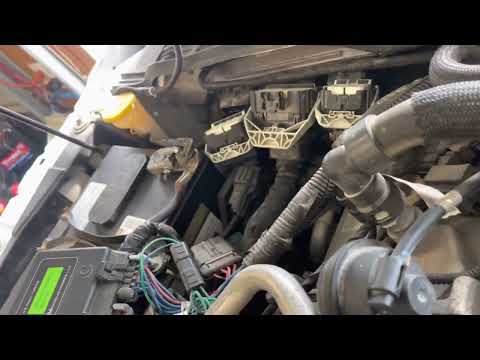 Видео: Ремонт аккумуляторной лампы Ford, а не генератора!