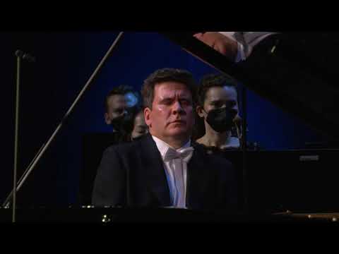 Видео: Денис Мацуев исполняет Вокализ С. Рахманинова в Вербье.