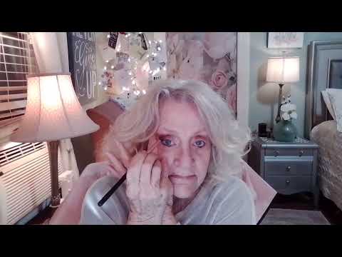 Видео: Пытаюсь сделать скулы выше. Что нового? Палетка теней Beauty Geodes.