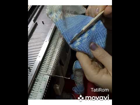 Видео: очень быстрые простые носки на любой однофонтурной  вязальной машине