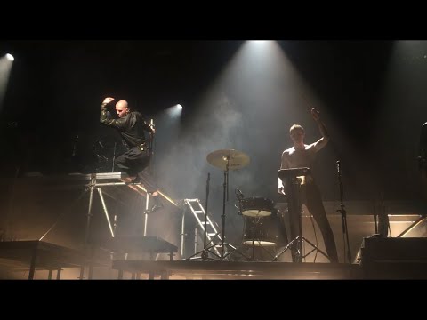 Видео: SHORTPARIS – Дома не сиди (Руки Вверх! cover) (Москва, «ГЛАВCLUB», 08.12.2021)