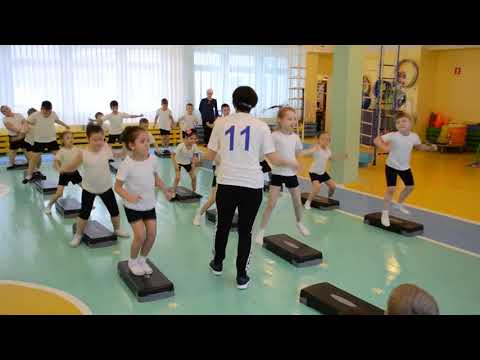 Видео: степ аэробика для детей в Тындинской Белоснежке