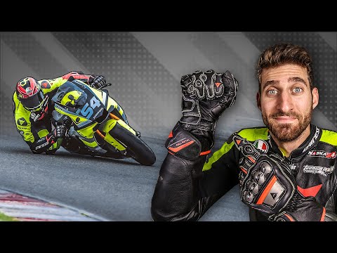 Видео: ЧТО ПРОИСХОДИТ, КОГДА ВЫ НАКЛОНЯЕТЕ МОТОЦИКЛ? - ШОССЕ И ГОНКИ