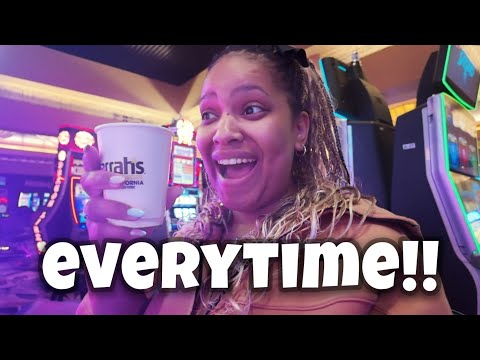 Видео: Каждый раз, когда она заказывает этот напиток, она выигрывает по-крупному!!