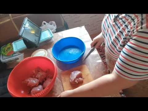 Видео: Рёбрышки с картошкой в рукаве. Сходили в магазин и налепили пельмени.