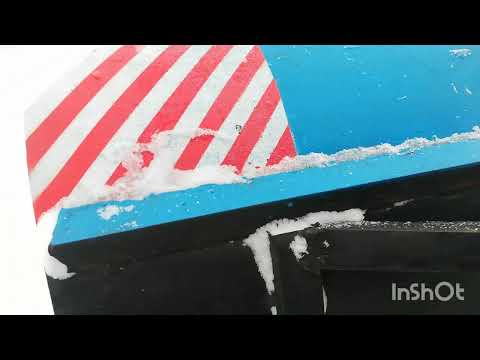 Видео: Отвал поворотный на Т25. Самодельный.