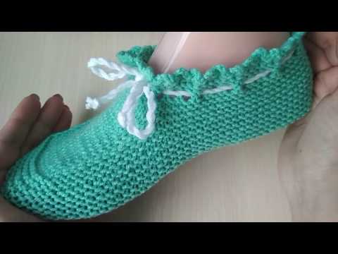 Видео: Тапочки следки на двух спицах. Простые следки спицами для начинающих