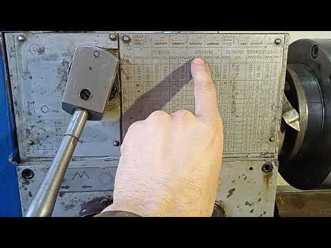 Видео: Резьбовая таблица токарного станка ит 1 м