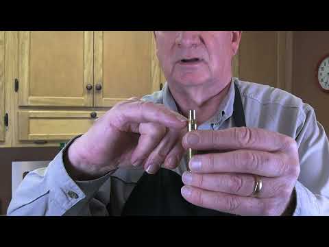 Видео: Как сделать сверхточные боеприпасы ~ Часть II. Калибровка латуни