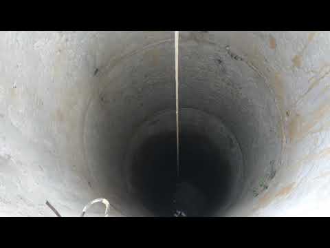 Видео: Грейфер ручной для копки колодца в работе