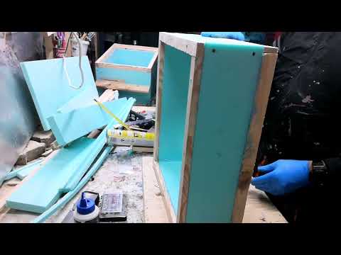 Видео: 07.03.22г. ПЧЕЛИН КАЙНАК с. РАВНОГОР НАПРАВА НА КОШЕР ОТ ФИБРАН И ДЪРВО С ПЛАСТМАСОВО ДЪНО.