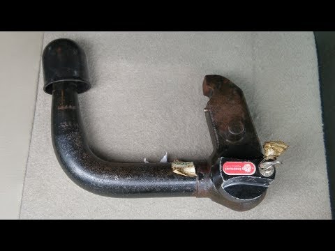 Видео: Очистите и смажьте съемный буксирный крюк