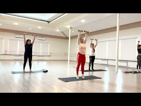 Видео: Pilates. Тренировка пилатес с гантелями!
