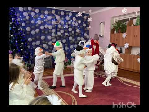 Видео: Новорічне свято в середній групі