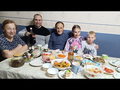 Видео: ОСЕННИЕ ХЛОПОТЫ В ДЕРЕВНЕ/ОТМЕЧАЕМ ЮБИЛЕЙ 70 ЛЕТ/ОБРЕЗАЮ РОЗЫ/