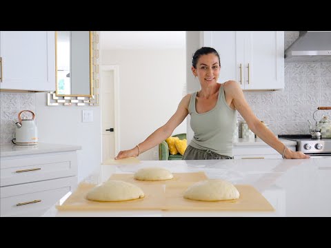 Видео: Находка в Бассейне | Готовлю Завтрак | Распаковка | Тесто на Пиццу | Эгине | Семейный Влог