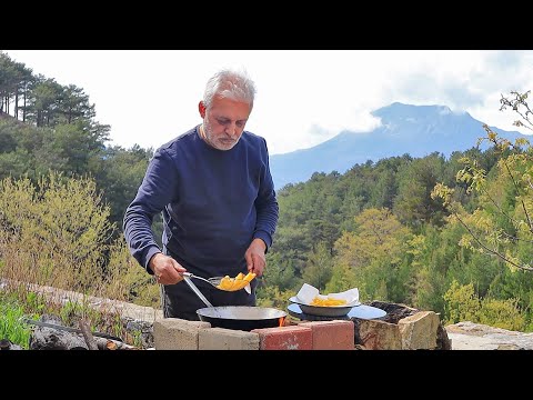 Видео: Лучший рецепт БУРГЕРА И ПИЦЦЫ С ПОЧКАМИ ЯГНЕНКА | Строительство деревянных домиков