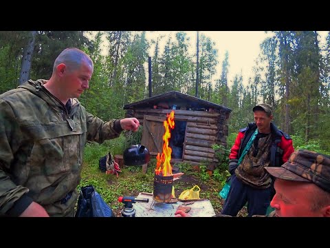 Видео: Укрылись от грозы в избушке. Трудная дорога, река обмелела! Супер рыбалка на таёжной реке! Тайга.