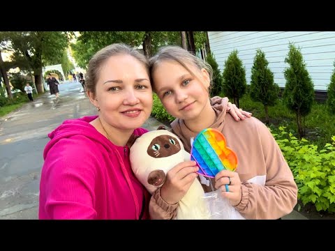 Видео: День 3 / ЛАЗУРНЫЙ БЕРЕГ обзор номеров в отеле / Алиса скупает ИГРУШКИ отдыхая на море летом