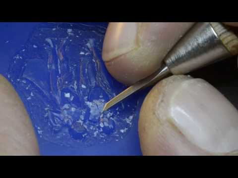 Видео: #УрокиЮвелира  Резьба по воску. Фигуры для кулона. Начало.