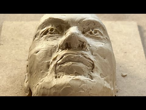 Видео: Лепим эскизный автопортрет из пластилина. Курс СкетчПортрет