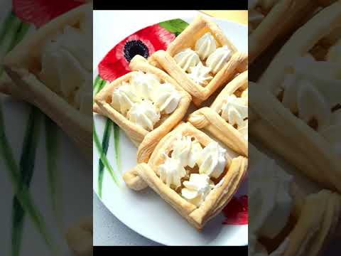 Видео: Слойки с творожным кремом и клубникой. 🍓🍓 Ирина Булатова