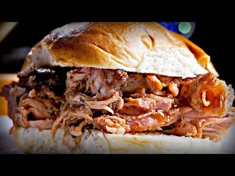 Видео: Роскошный НОВОГОДНИЙ кусок мяса 🎄 Рецепт разрывной свинины 🎄  pulled pork