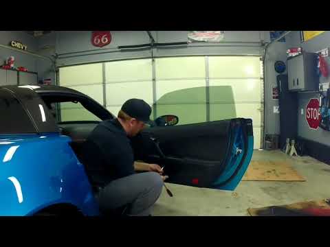 Видео: Снятие дверной панели Corvette C6
