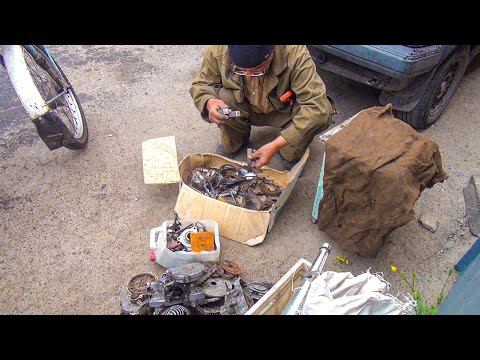 Видео: Купил ЦЕЛЫЙ МОПЕД ради ТРЁХ МЕШКОВ ЗАПЧАСТЕЙ, что отдавали вместе с ним!