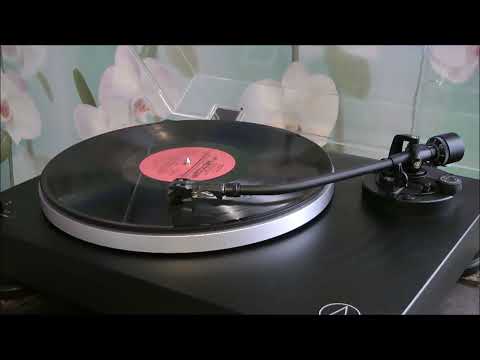 Видео: Пластинка. Земляне, Диалог,  М. Боярский, Ю. Антонов в альбоме - Эверест, 1985