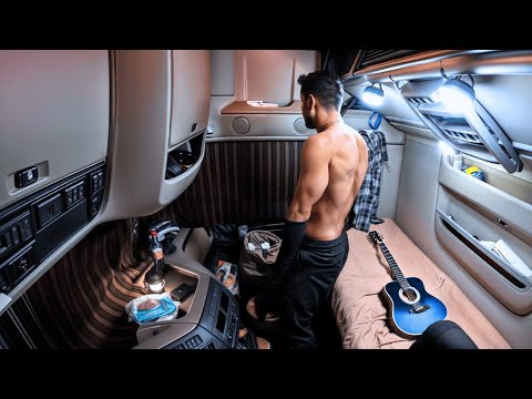 Видео: Одинокая ночь в гигантском грузовике! Ультра-роскошный кемпинг в леденящий холод