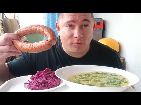 Видео: Мукбанг/обжорыч/вкусняшки/суп с домашней лапшой, краковская колбаса,салатик свекольный/mukbang/