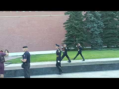Видео: Смена караула