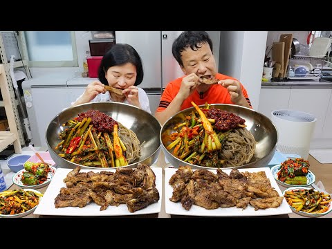 Видео: Корейская острая холодная лапша (Bibim Naengmyeon) + корейское барбекю из свинины МУКБАНГ