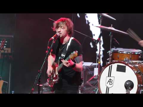 Видео: Нервы - Ты бы о*уела @ RED