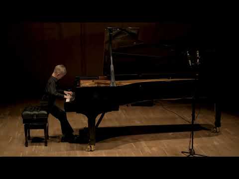 Видео: И.С. Бах. 3-голосная инвенция до - минор;  К. Черни. Этюд, ор. 299, № 8. Исп. Карякин В. (9 лет).