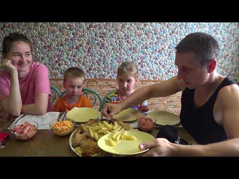 Видео: СЕМЕЙНЫЙ МУКБАНГ КУРИНЫЕ КРЫЛЫШКИ С МАКАРОНАМИ | FAMILY MUKBANG CHICKEN WINGS WITH MACARONI #mukbang