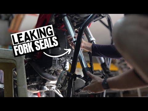 Видео: Замена вилочных уплотнителей на Ducati Hypermotard
