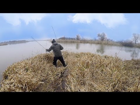 Видео: РЫБАЛКА В ЛЕСУ НА СПИННИНГ! Микроджиг окунь и щука. Подбор проводки.