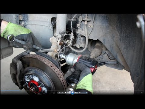 Видео: Замена передних стоек на Toyota RAV4 2,0 Тойота РАВ 4 2007 года