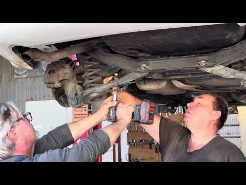 Видео: Оживления Ford C-Max ремонт ходовой! Бывает и такое…