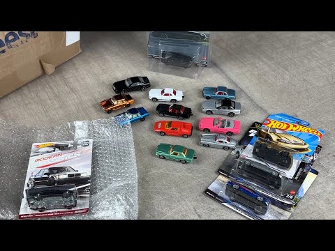 Видео: Получил посылки с Hot wheels и Corgi Mercedes 