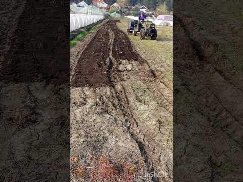 Видео: Испытания разбрасывателя перегноя