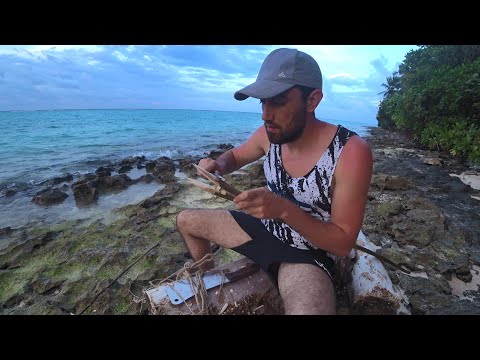 Видео: Выживание на необитаемом острове. 2-Часть/2-Сезон.Делаю острогу,ночная подводная охота в океане.