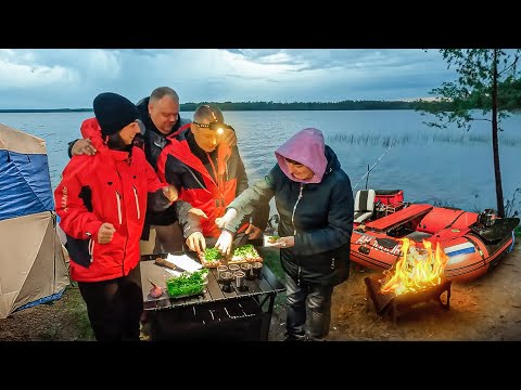 Видео: С ПАЛАТКАМИ  К ЛЕСНОМУ ОЗЕРУ//ЛЕТНИЙ КЕМПИНГ НА ОЗЕРЕ//ВСЕ В СБОРЕ