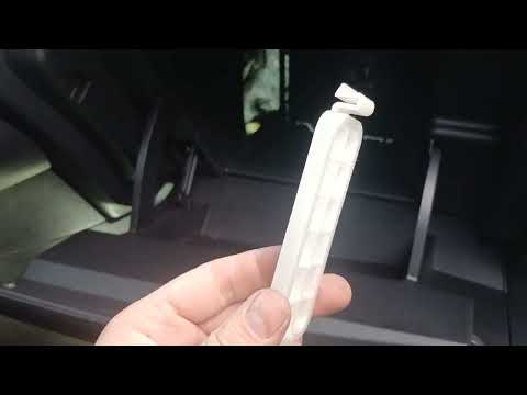 Видео: Як замінити фільтр салону Nissan leaf ze1 за 15 хв без інструментів.