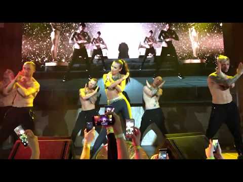 Видео: Ольга Бузова - Мало половин (18.05.18) LIVE