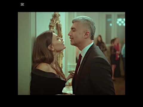 Видео: Отсылка Озджана Дениза к фильму Аслы «Новая любовь»: «Последующие улыбки фальшивые»