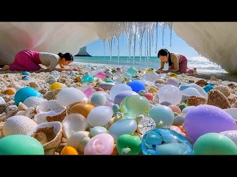 Видео: Должно быть, это было извержение вулкана под морем, появились кристаллы лавы.