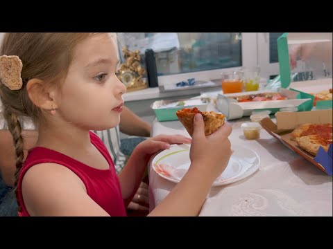 Видео: ДЕНЬ РОЖДЕНИЯ ДЯДИ! ПОСАДИЛИ ЦВЕТЫ В САДУ!